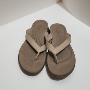 Dual Comfort Women's Tan Croc Thong Sandals Size 8